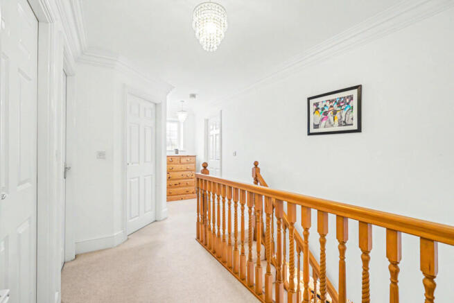 5 bed Detached for sale Image 10