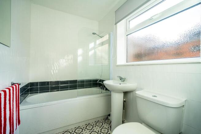 2 bed Terraced to rent Image 6