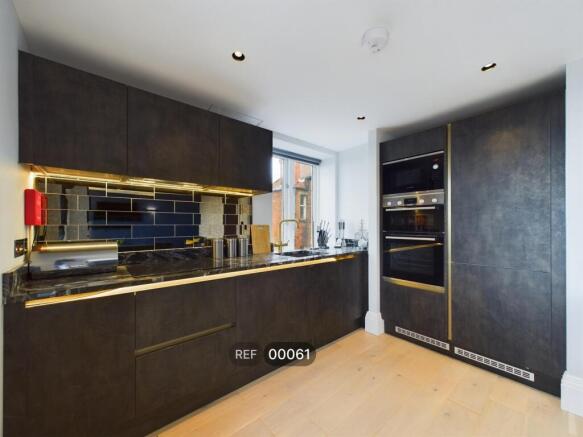 2 bed Apartment to rent Image 4
