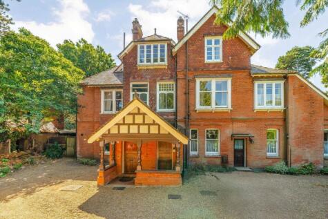 Queens Road, Weybridge