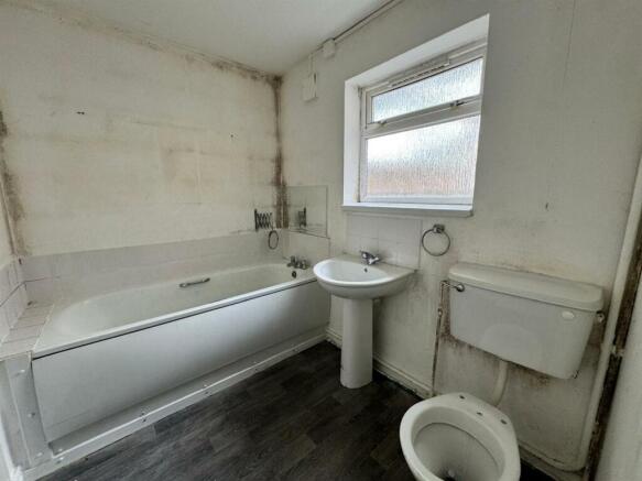 Bathroom.jpg
