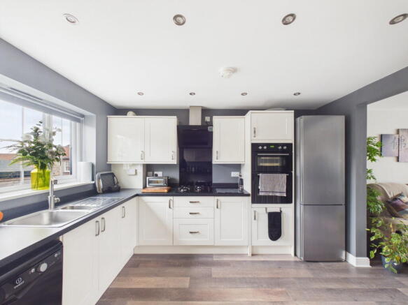 3 bed Semi-Detached for sale Image 4