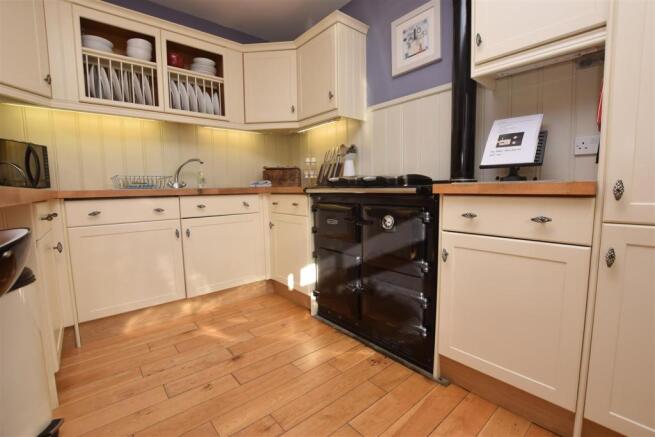 Kitchen Area 1.JPG
