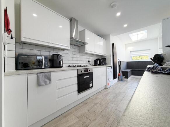 Call 02920 668585 to secure your viewing _7