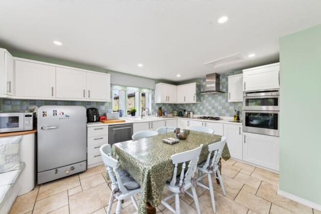 4 bed Detached for sale Image 8