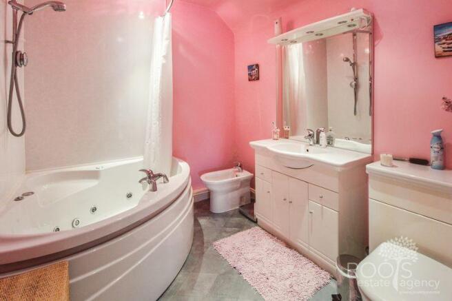 Main bathroom