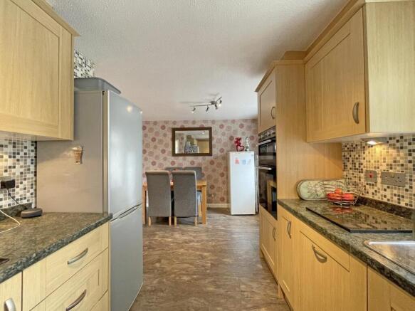 Rheola Gardens 59 - Kitchen 3.jpg