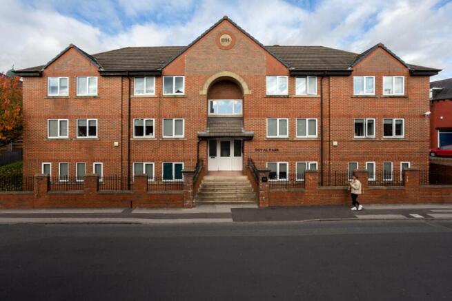 4 bed House to rent Image 4