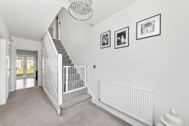 5 bed Detached for sale Image 5