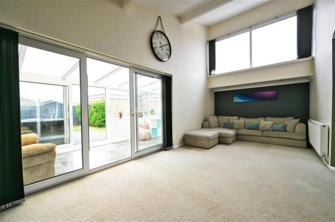 Lounge / Dining Room