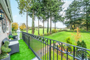 10, Pine Court, Lymington Bottom, Four Marks, Alton GU34 5DP