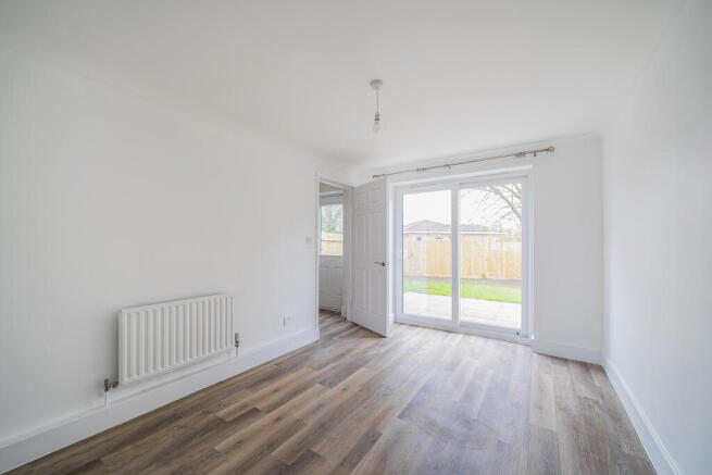 4 bed House to rent Image 5
