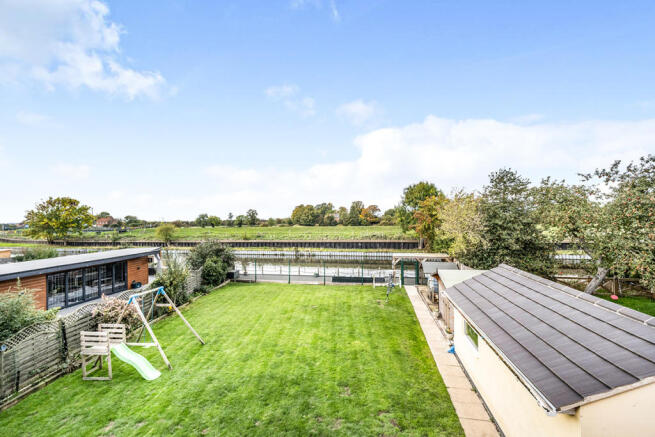 5 bed Detached for sale Image 4