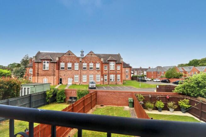 3 bed Terraced for sale Image 11