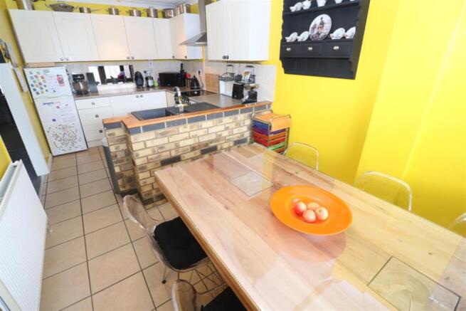 Kitchen/ Breakfast Room