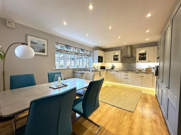3 bed Detached for sale Image 5