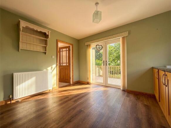 6 bed Detached for sale Image 8