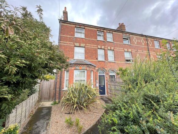 1 Bed Unfurnished Flat