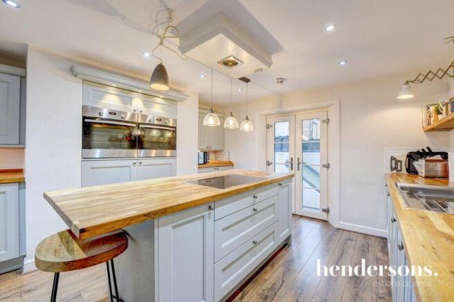 6 bed Town House for sale Image 6
