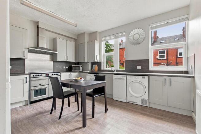 6 bed House to rent Image 4