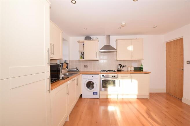 Kitchen/ Lounge