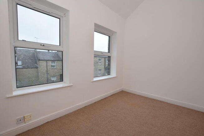 2 bed Terraced to rent Image 6