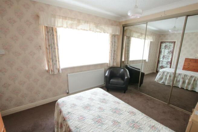 BEDROOM 2