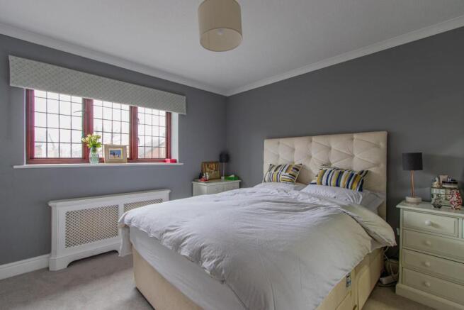 Master Bedroom with En-suite Bath/Shower Room