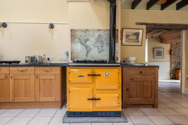 5 bed Semi-Detached for sale Image 8