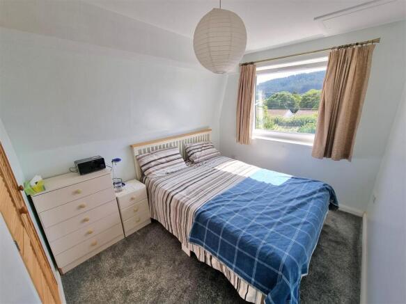 Bed 1.jpg