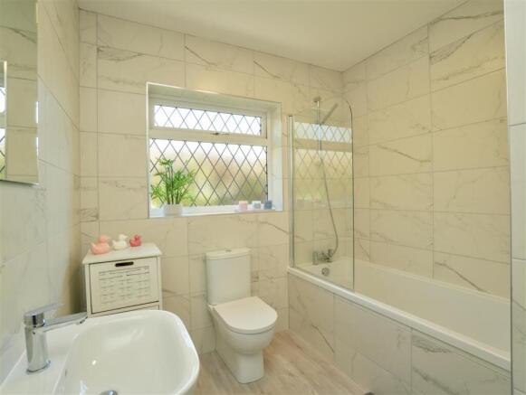 4 bed Detached Bungalow for sale Image 10