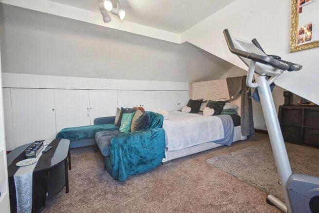 3 bed Terraced for sale Image 11