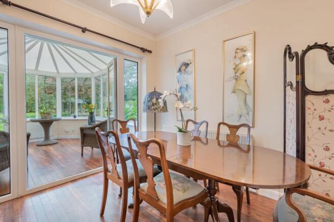 Dining room, Brindles