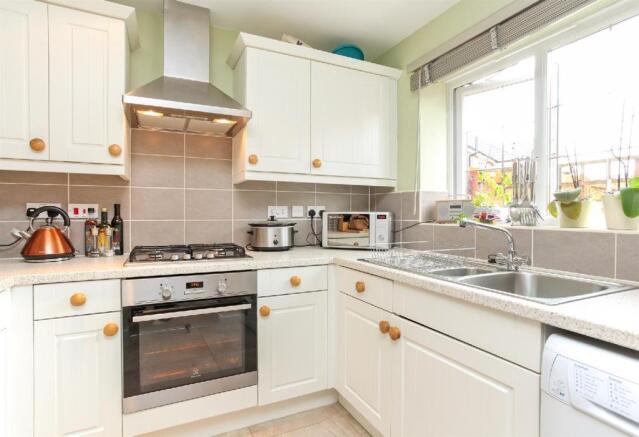 Kitchen 2.jpg