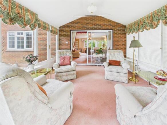 Vaillant Road, Weybridge photo 4