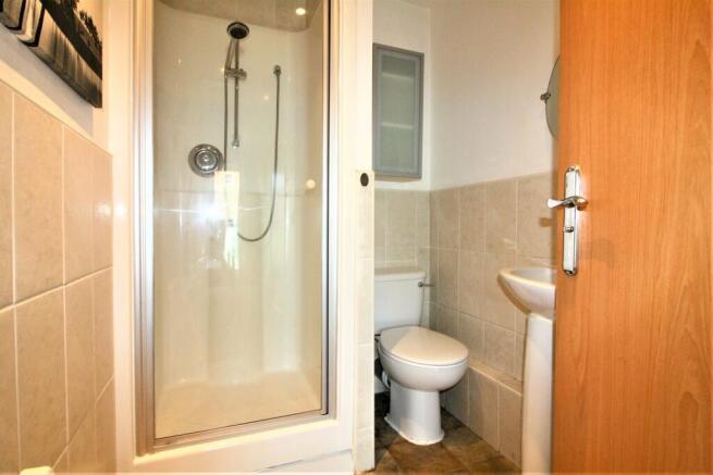2 bed Apartment to rent Image 6