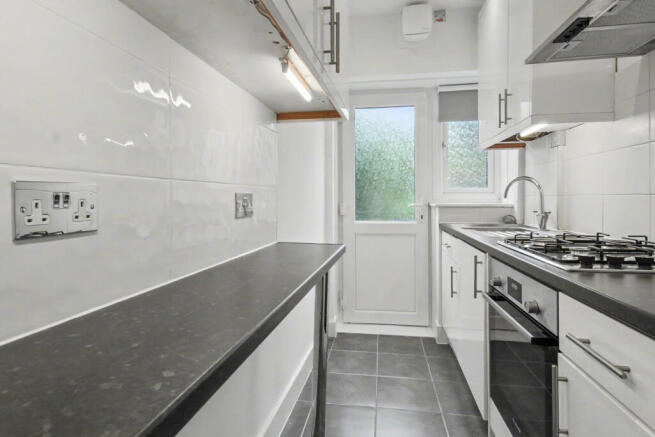 3.KITCHEN.JPG