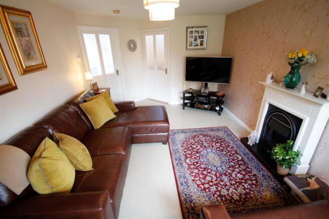Further Kitchen and Dining Room Image