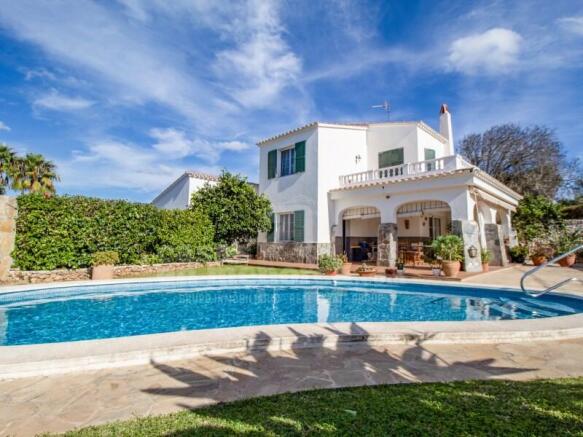 Country house with pool in Trebaluger