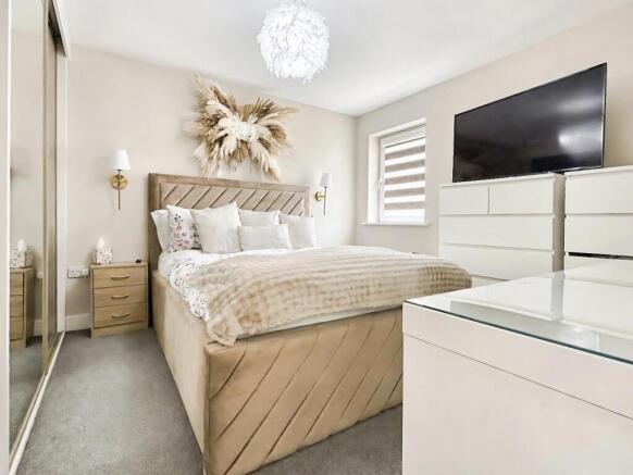1 bed Flat for sale Image 2