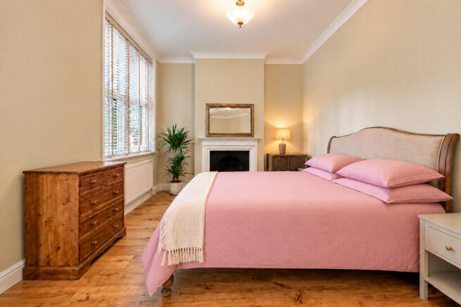2-bed flat on Kilburn Lane, London W10, £565,000