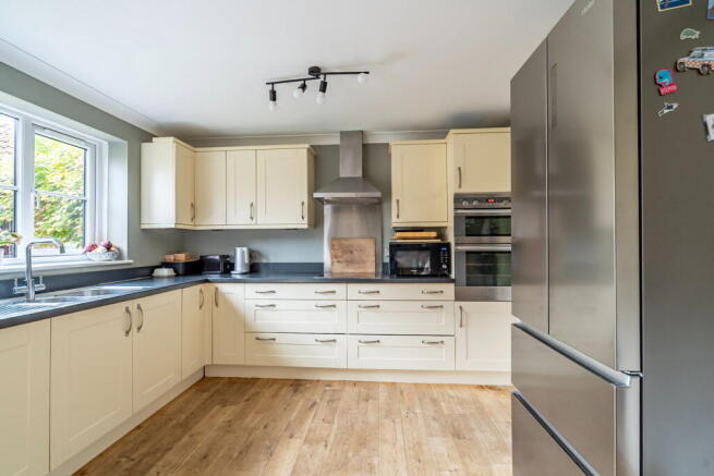 4 bed Detached for sale Image 6