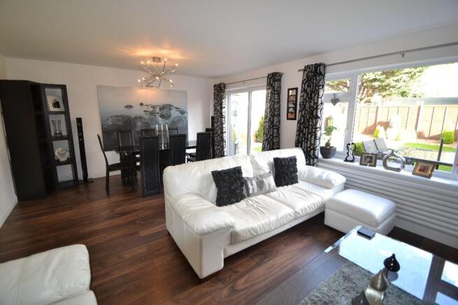 Lounge/Dining Room