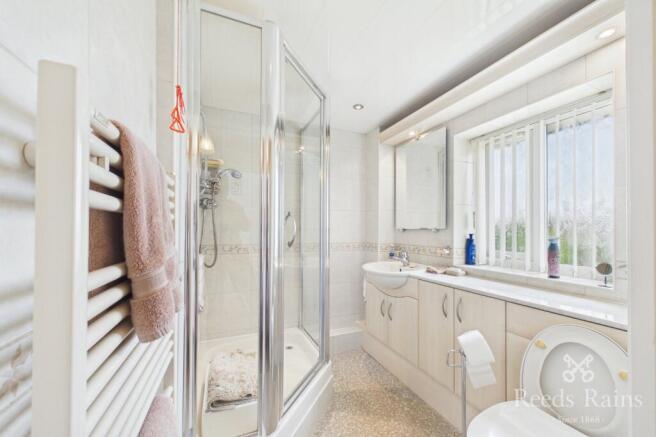 2 bed Apartment for sale Image 6