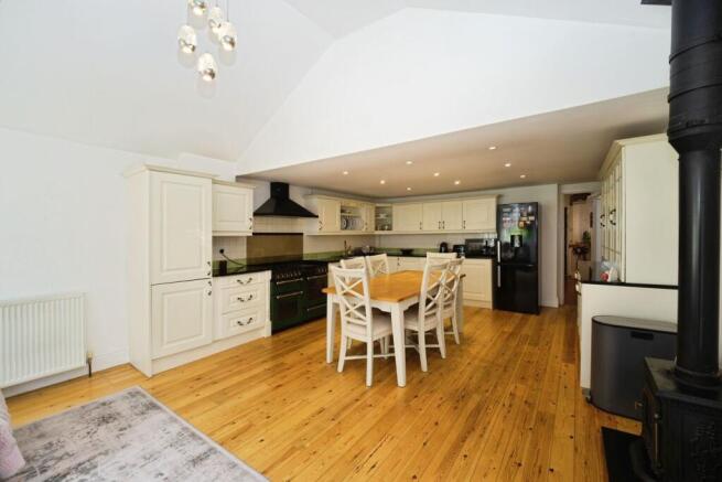 4 bed Detached for sale Image 5