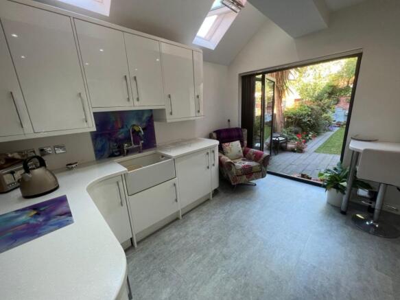 KITCHEN/BREAKFAST ROOM