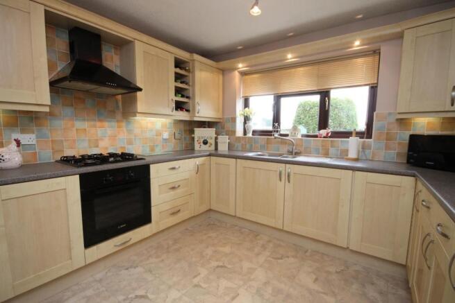 FITTED KITCHEN