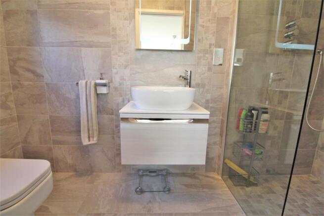 EN-SUITE TO MASTER BEDROOM
