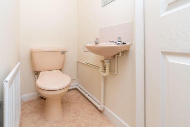 GUEST CLOAKROOM