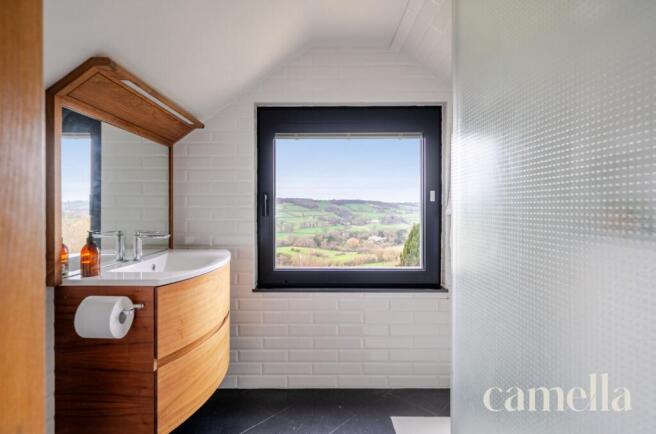 UPSTAIRS BATHROOM